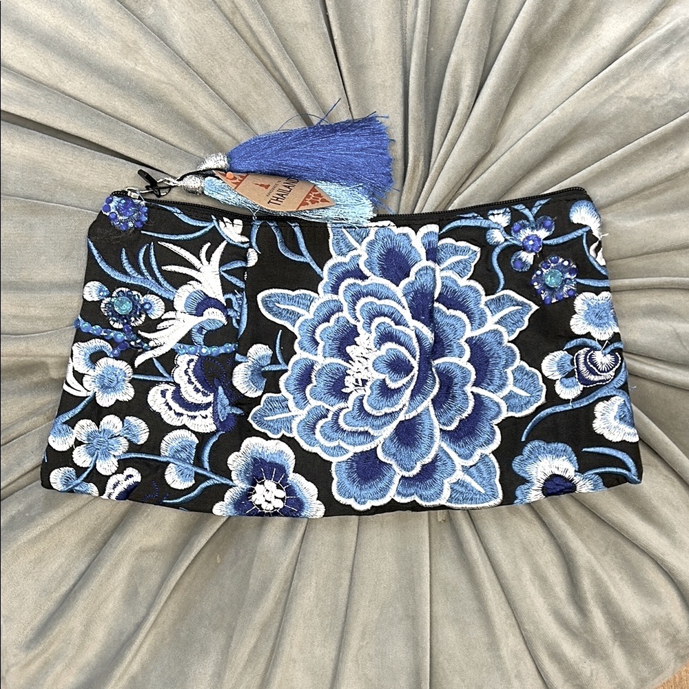 Nwt embroidered Floral Clutch
